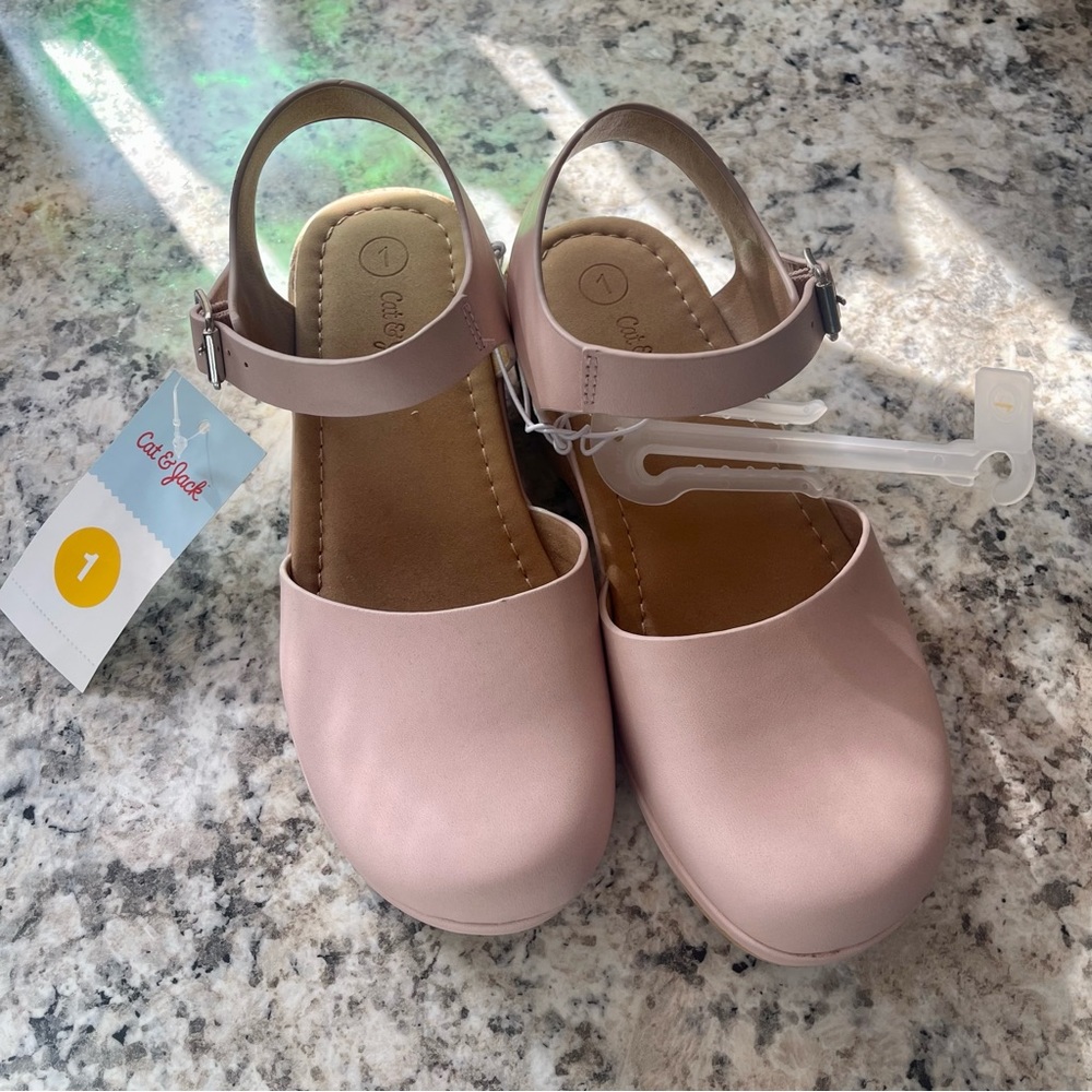 Cat & Jack Size 1 shoes